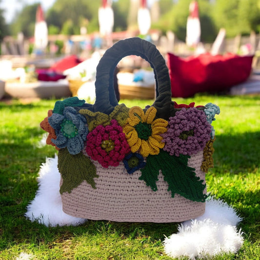 Borsa lavorata a mano con fiori